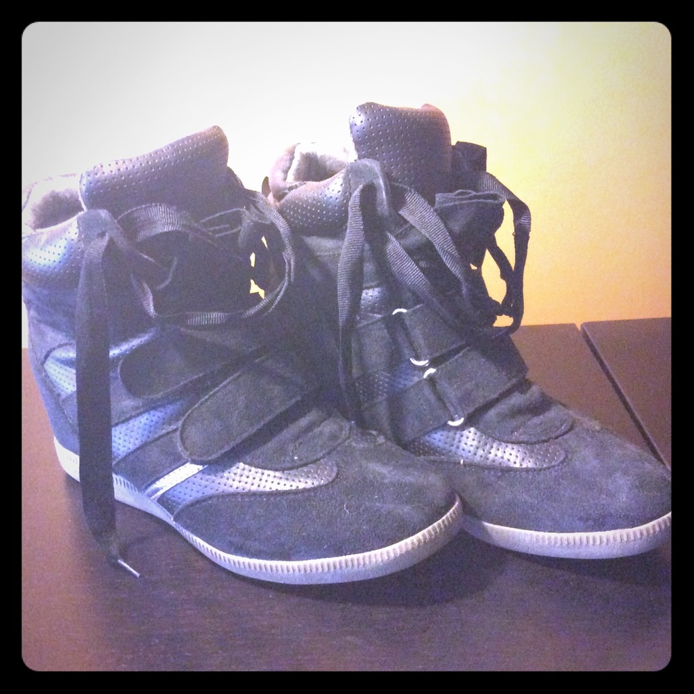 Report Wedge Sneakers